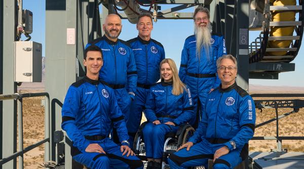 O ingineră paraplegică a zburat în spațiu, o premieră mondială, la bordul unei rachete Blue Origin