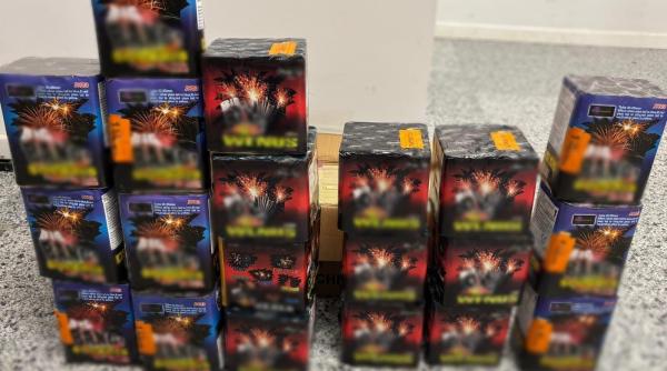 o pensionara din cluj a fost prinsa in flagrant cand voia sa vanda petarde unui politist sub acoperire femeia avea un intreg arsenal