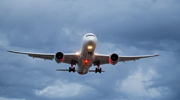 Un avion a aruncat tone de kerosen asupra unor comune din Belgia, înainte să aterizeze de urgență