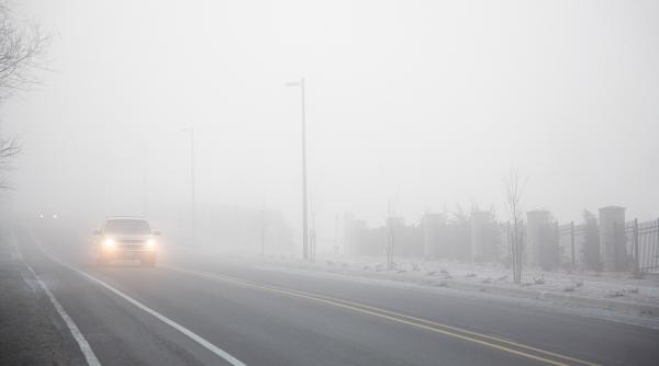 Avertizare imediată de la ANM: meteorologii au emis un cod galben de ceață valabil în 5 județe. HARTA localităților afectate