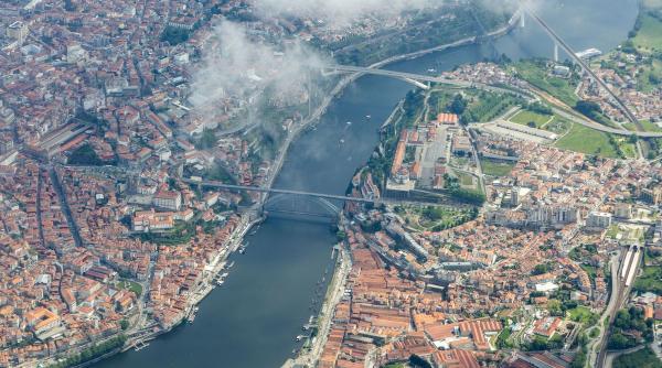 cele doua tari europene care se misca continuu pe harta lumii miscarea poate avea consecinte geologice majore