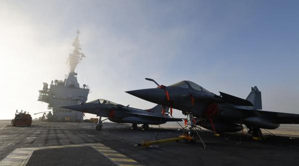 Emmanuel Macron anunță construirea unui nou portavion nuclear: “Va transporta drone de toate tipurile”