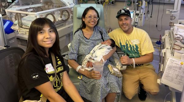 o femeie care avea o tumora de 10 kg in abdomen a nascut fara ca macar sa stie ca e insarcinata