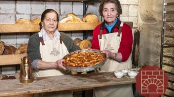 povestea bunicilor italiene care au cucerit instagramul la 90 de ani turistii stau la coada in altamura ca sa le vada cum gatesc