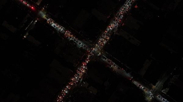 San Francisco în întuneric, după o pană masivă de curent. Imagini incredibile din metropola unde se văd doar farurile mașinilor