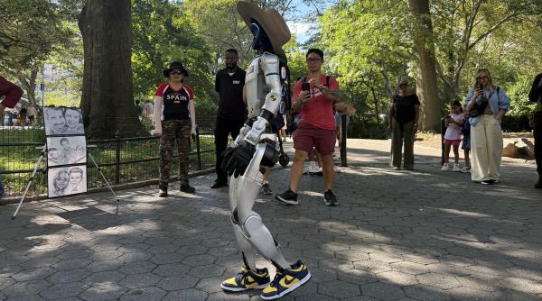 Un streamer, dat în judecată pentru agresarea unui robot cu ”alte preferințe sexuale”