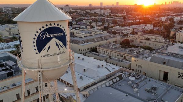 Paramount face o nouă ofertă pentru preluarea ostilă a Warner Bros și pune la bătaie banii unui miliardar prieten cu Trump