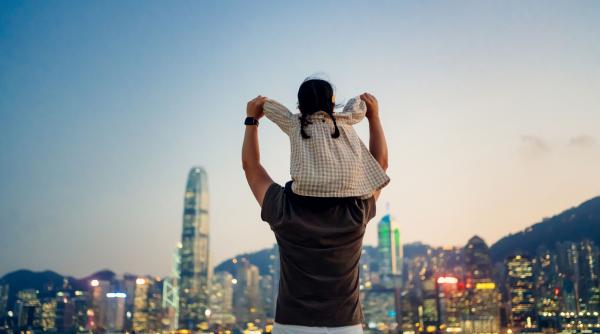 Un miliardar chinez ar avea 100 de copii în SUA. Vrea „50 de fii de înaltă calitate” pe care să-i căsătorească cu copiii lui Elon Musk