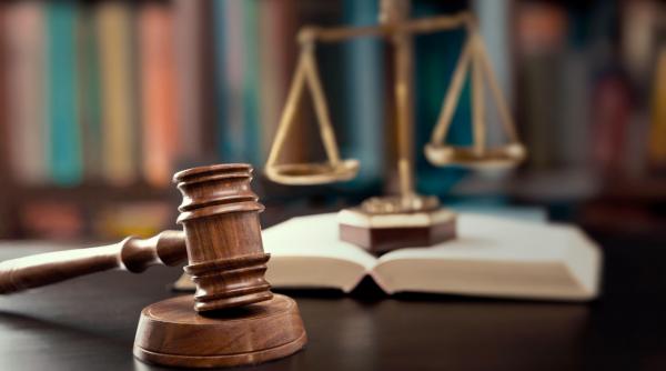 Codul Penal a fost modificat. Executorii judecătorești nu trebuie să mai solicite aprobare de la un judecător pentru executarea silită