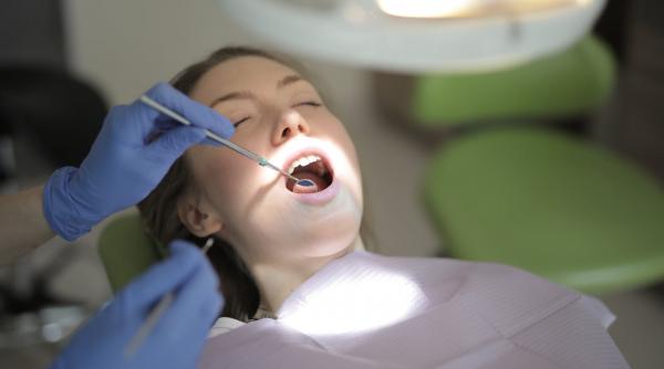  Excelență în stomatologie: zâmbete perfecte prin tratamente personalizate by Angelescu Dental Clinic