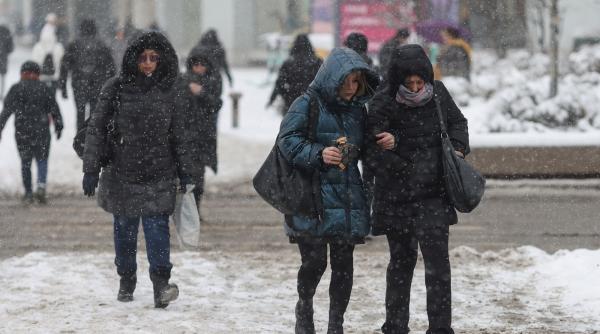 Ninge în Bucureşti, în Noaptea de Ajun. Stratul de zăpadă va ajunge la 6 centimetri 