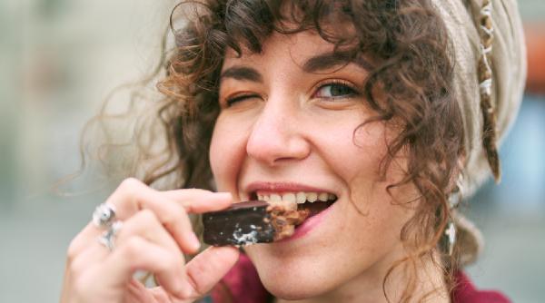 ciocolata in pericol sa dispara pana in 2050 o planta rezistenta la clima ar putea deveni solutia care salveaza industria