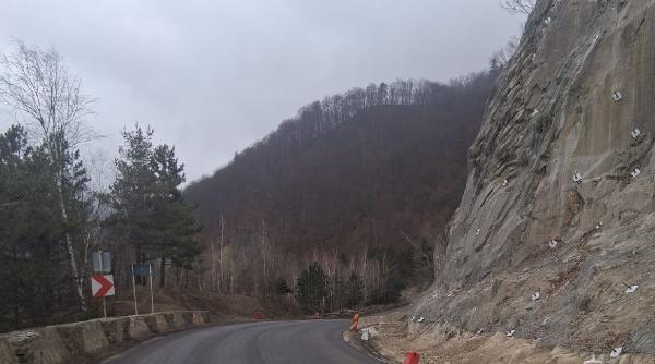 CNAIR: Circulație fără restricții pe DN 10, la Siriu, după finalizarea lucrărilor de consolidare a versantului