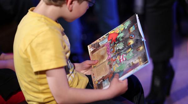 sunt atat de faine atat de magice si construiesc mult mai mult decat cultura generala de ce o carte bate orice jucarie de craciun