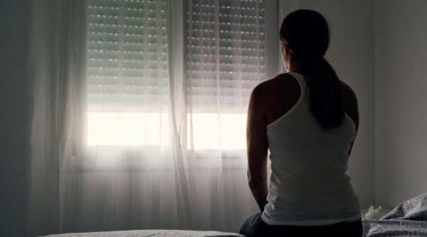 un nou caz pelicot in marea britanie un fost politician este acuzat ca si a violat sotia impreuna cu 5 barbati timp de 13 ani