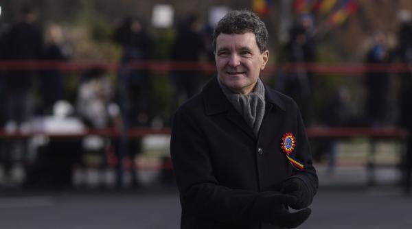 mesajul lui nicusor dan de craciun sa ne regasim linistea sufleteasca puterea de a fi mai buni mai intelepti