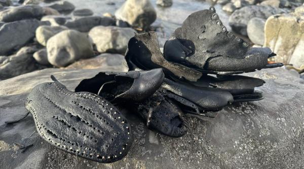 Misterul a sute de pantofi din epoca victoriană, găsiţi pe o plajă din Marea Britanie. Are legătură cu un eveniment de acum 150 de ani 