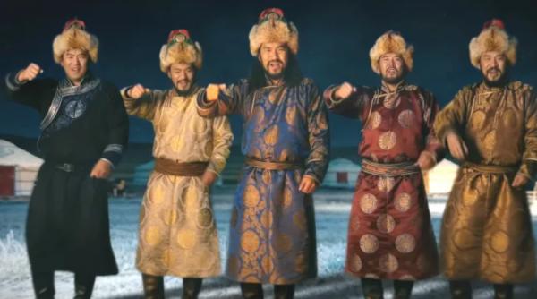 versiunea mongola a celui mai cunoscut cantec de craciun a devenit viralul sfarsitului de an cea mai buna varianta de pana acum