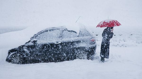 Alerte meteo de vreme rea în toată țara: ANM a emis coduri portocalii și galbene de ninsori și viscol. HĂRȚI cu zonele afectate