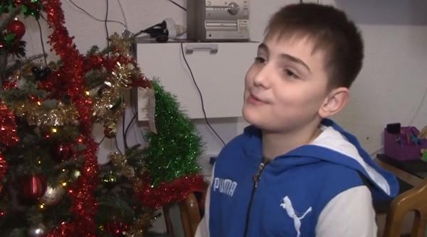 Campionul României la aritmetică mentală a avut primul brad de Crăciun la 12 ani. Povestea impresionantă a lui Karlos Tănăsucă