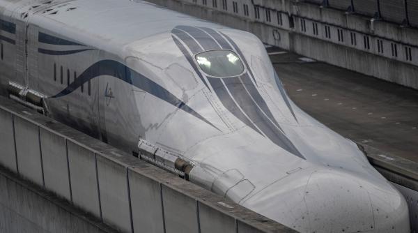 china a doborat recordul de viteza pentru trenurile cu levitatie magnetica vehiculul de o tona a prins 700 km h in doar doua secunde