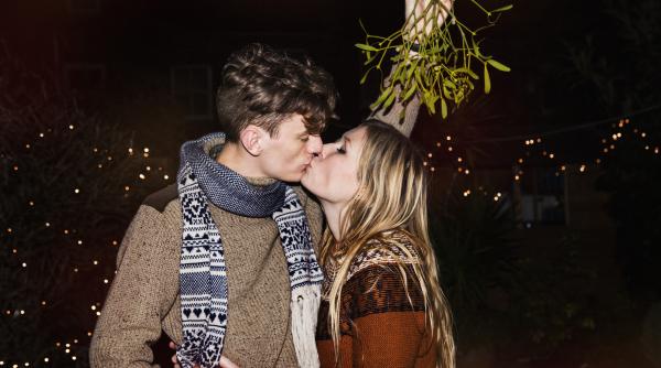 ne sarutam sub el de anul nou dar nu stim ce poate vascul este parazit specie cheie si aliat in lupta cu cancerul