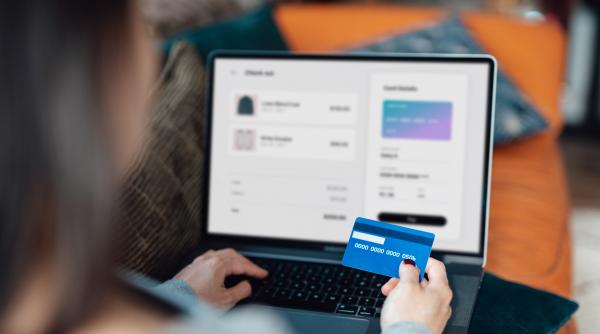 Un sucevean a făcut peste 2.400 de comenzi doar anul acesta pe un site de comerț electronic din România