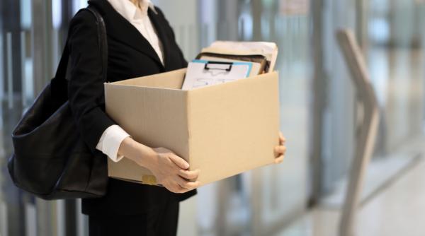 2026 aduce un nou val de concedieri în România: Mii de oameni rămân fără locuri de muncă. Cele mai afectate domenii