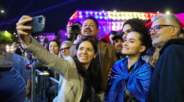 mirabela gradinaru sunt corporatista da primul loc de munca a fost part time la un call center