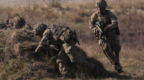 Program-pilot în Marea Britanie: stagii militare plătite pentru tineri, fără ca aceștia să fie obligați la final să rămână în armată