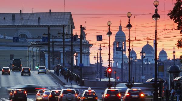 politistii rusi au retinut aproape 100 de membri ai unei secte religioase proucrainene care se rugau pentru zelenski