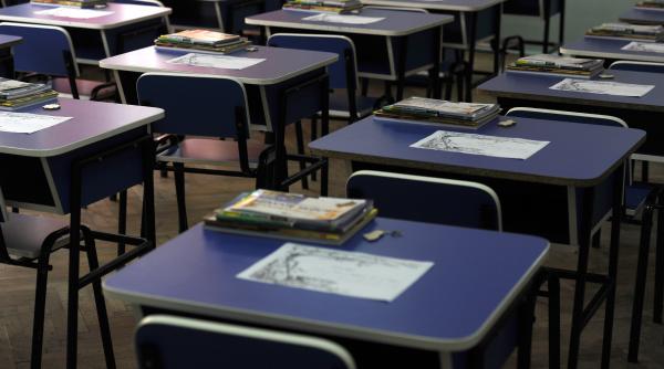 ce spune ministerul educatiei dupa aparitia informatiei ca se desfiinteaza 30 de mii de posturi de profesori in anul scolar curent