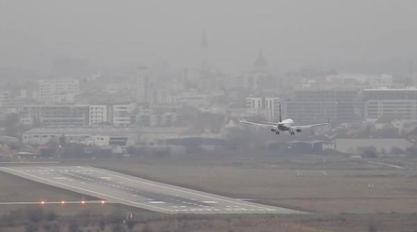 imagini uluitoare de pe aeroportul din cluj pilotii au folosit tehnica crabbing pentru a ateriza avioanele pe un vant de 90 de km h