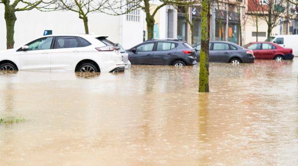 ploi torentiale si inundatii in spania o persoana a murit alte doua sunt date disparute