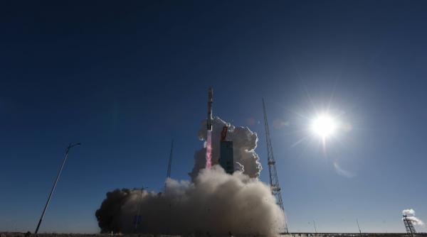 Compania care și-a făcut praf racheta "reutilizabilă" la aterizare se listează pe bursă și vrea să-l ajungă din urmă pe Elon Musk