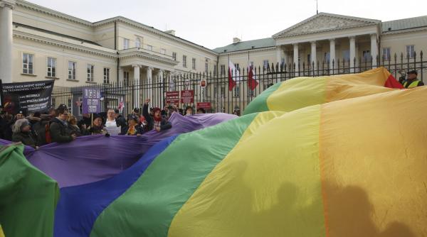 Guvernul Poloniei a adoptat un proiect prin care se pot încheia „contracte de coabitare” în cupluri, indiferent de orientarea sexuală