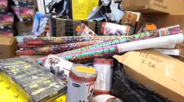Imagini dintr-un depozit cu petarde confiscate. Peste 100 de tone au fost găsite de poliţişti