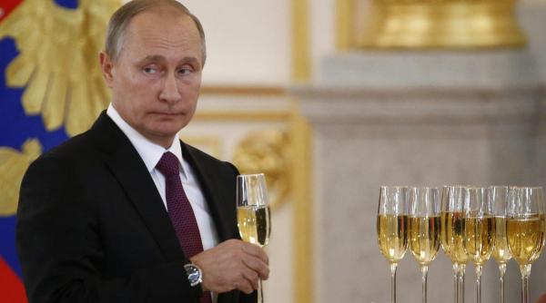 putin vrea sa inchida internetul mobil in rusia de revelion astfel vom petrece in pace