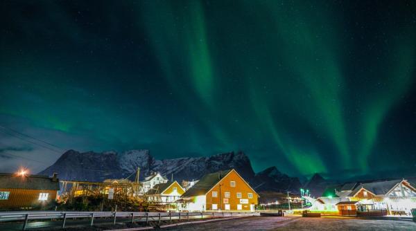 cand se vede aurora boreala in 2026 perioadele ideale pentru a vizita tarile nordice