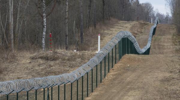 După gardul cu Belarus, Letonia a terminat și unul de 280 de km care o separă de Rusia. Cum își securizează frontierele țările baltice