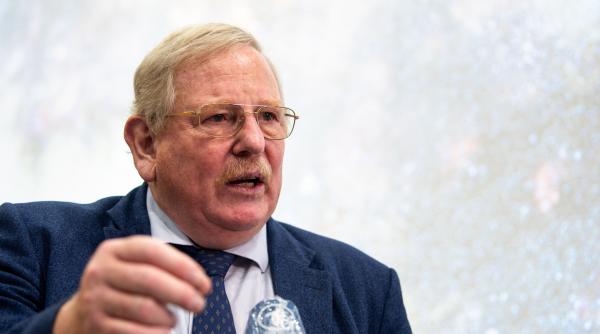 "Nu veți afla adevărul din videoclipurile de un minut”. Ce spune astrofizicianul de Nobel Reinhard Genzel despre obsesia TikTok