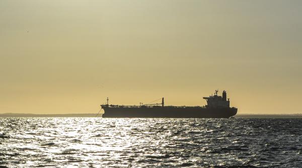 Petrolierul urmărit de SUA lângă Venezula și-a pictat steagul Rusiei pe bordaj. Oficial american: Confiscarea s-ar putea complica