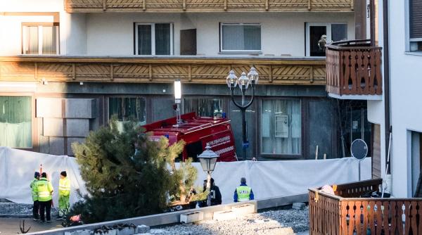 1 000 de euro era masa la barul mistuit de flacari martor o lumanare a fost ridicata aproape de tavan in cateva secunde a luat foc