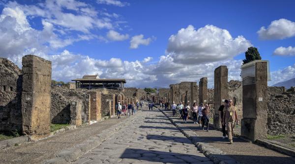 Arheologii au descoperit la Pompei un mister vechi de 2.000 de ani: Grămezile de sub cenușă ar putea revoluționa betonul modern