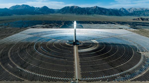 cel mai mare parc fotovoltaic din china face mult mai mult decat sa genereze energie