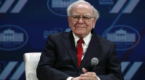 Warren Buffett se retrage, după 60 de ani în afaceri. De ce i se spune „Oracolul din Omaha” și ce avere a adunat miliardarul american