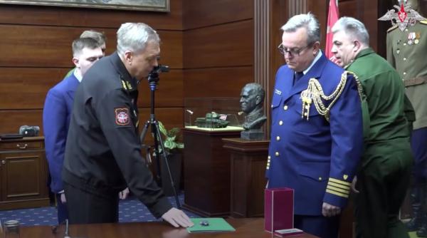 seful gru a predat sua controlerul unei drone ucrainene ca sa l convinga pe trump ca palatul lui putin a fost atacat