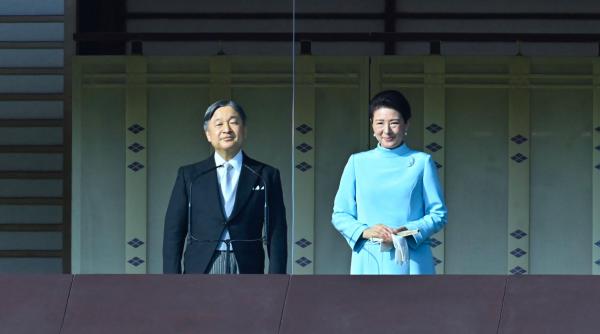Un tânăr s-a dezbrăcat complet în faţa împăratului Japoniei, în timpul discursului de Anul Nou