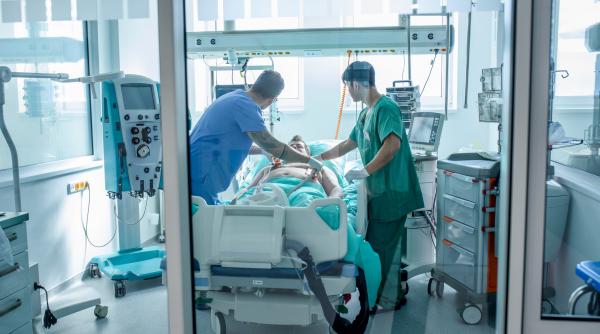 un wc public a fost amplasat deasupra unui rezervor de apa din cel mai curat oras al unei puteri globale apoi zece oameni au murit