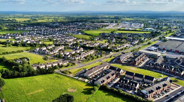 vrei sa te muti la tara o tara europeana ofera 70 000 de euro pentru renovarea unei case vechi